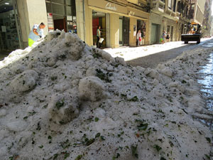 Tromba d'aigua i calamarsa a la ciutat de Girona el 30 de juny 2017. El dia despr&eacute;s