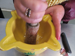 Taller de cuina a l'Aula gastron&ograve;mica del Mercat del Lle&oacute;. El suquet, de la teoria a la pr&agrave;ctica, a c&agrave;rrec d'Abraham Simon-Ferr&eacute;