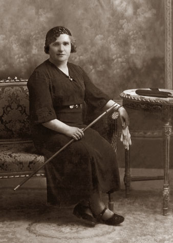 Nativitat Yarza, primera alcaldessa escollida democràticament a Catalunya. Bellprat, 1934