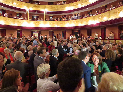 Entrada del President Torra i Marta Madrenas al Teatre Municipal