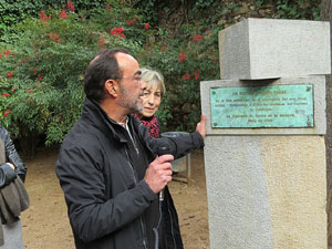 Apadrinament de l'escultura '50 anys del Diari d'Anne Frank' als Jardins del doctor Figueras