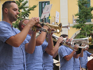 Ballada de tardor. Audici&oacute; de sardanes a la pla&ccedil;a de la Independ&egrave;ncia de Girona