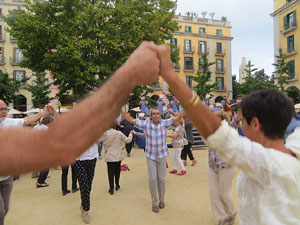 Ballada de tardor. Audici&oacute; de sardanes a la pla&ccedil;a de la Independ&egrave;ncia de Girona