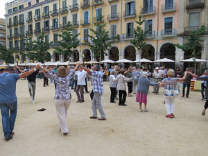 Ballada de tardor. Audici&oacute; de sardanes a la pla&ccedil;a de la Independ&egrave;ncia de Girona