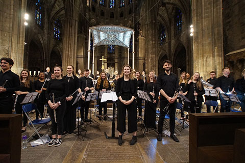 La Southampton University Sinfonietta & Symphonic Wind Orchestra a la Catedral de Girona, abans de començar el concert
