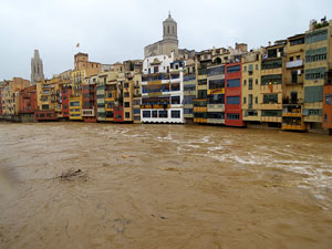 La crescuda de l'Onyar el dimarts 21 de gener 2020 a conseqüència del temporal Gloria