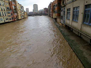 La crescuda de l'Onyar el dimecres 22 de gener 2020 a conseqüència del temporal Gloria