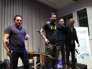 Actuaci&oacute; de l'alguer&egrave;s Davide Casu a l'escola de dansa glosa i can&ccedil;&oacute; d'arrel tradicional 'El Foment