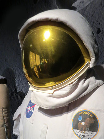 R&egrave;plica de l'escafandra utilitzada per Armstrong