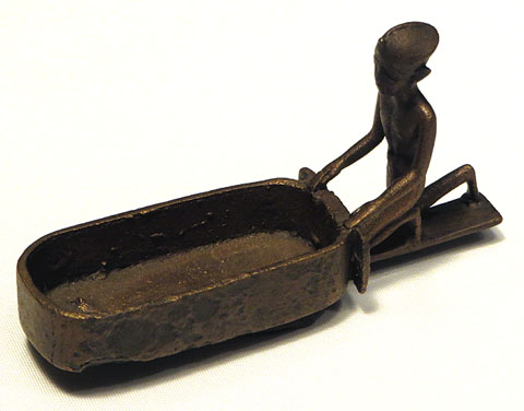 Fragment d'encenser. Bronze. Baixa &Egrave;poca. Ca. 664-332 aC