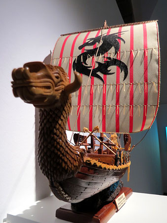 Drakkar. Embarcaci&oacute; del nord d'Europa constru&iuml;da seguint el procediment dins-fora, sense estructura interior, i pel procediment de tarima. Modelista: Francesc P&eacute;rez