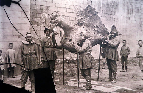 Àliga de la processó del Corpus, amb els seus portadors. Girona. 1918-1923