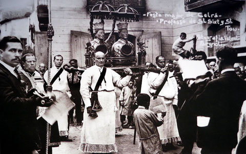 Processó de Sant Sixt i Sant Tou durant la Festa Major. Celrà. 1911-1931