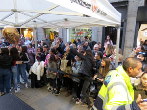 Presentaci&oacute; de 'Sonr&iacute;e aunque te cueste' d'&Agrave;ngela M&aacute;rmol a la llibreria Geli