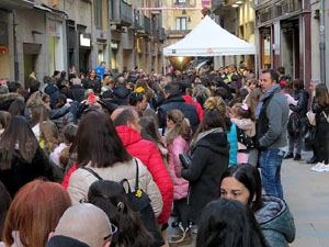 Presentaci&oacute; de 'Sonr&iacute;e aunque te cueste' d'&Agrave;ngela M&aacute;rmol a la llibreria Geli