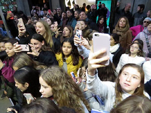 Presentaci&oacute; de 'Sonr&iacute;e aunque te cueste' d'&Agrave;ngela M&aacute;rmol a la llibreria Geli