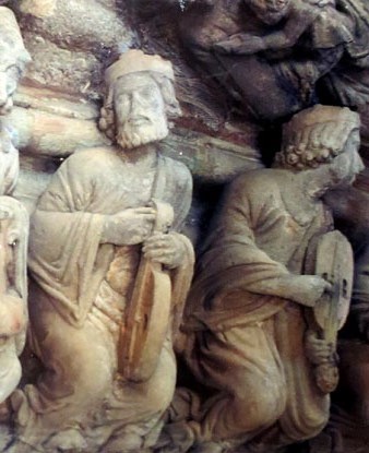 Personatge tocant la f&iacute;dula