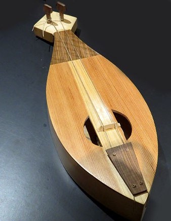 Giga o rabec. Pe&ccedil;a exhibida a l'exposici&oacute;