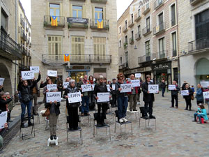 Flash mob en suport a Julian Assange a la pla&ccedil;a del Vi