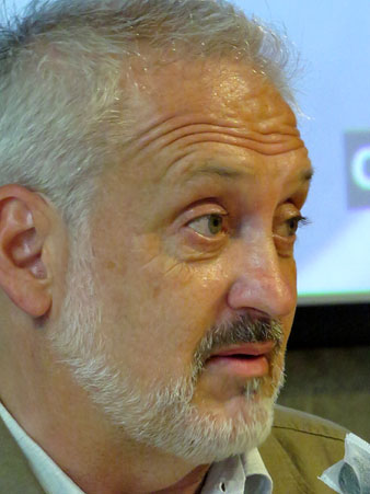 El guardonat Toni Puntí durant el seu parlament