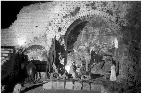 Representació de 'El Pessebre gòtic' al Passeig Arqueològic. 5 de gener de 1970