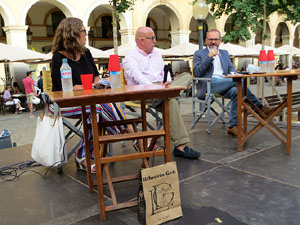 Presentació de 'Así están las cosas' de Gonzalo Boye, Amb Josep Costa, a la plaça de la Independència