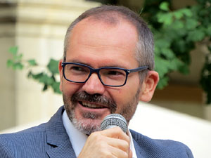 Presentació de 'Así están las cosas' de Gonzalo Boye, Amb Josep Costa, a la plaça de la Independència