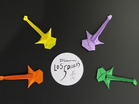 Presentaci&oacute; llibre i exposici&oacute; 'Los 5 Diablos'. Origamis de Jordi Pericot
