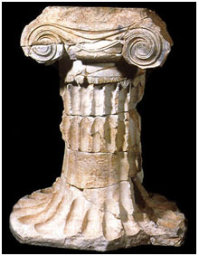 Ara de marbre grec. 200-175 aC