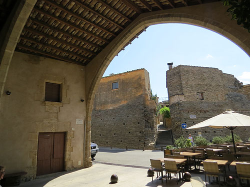 P&ograve;rtic comunal de la Llotja, dels segles XIV-XV