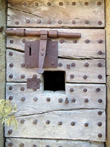 La porta de la Pres&oacute; a la torre circular