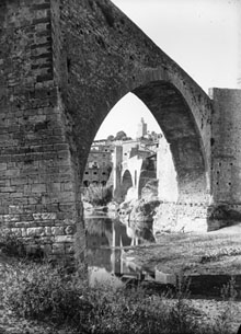 El pont medieval de Besalú. 1941