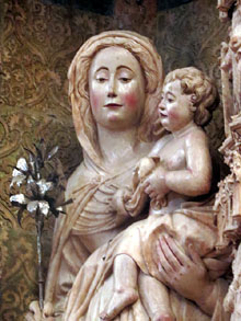 Detall de la Mare de Déu de la Candelera al retaule de l'altar major