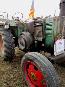 Fira del Porc FIPORC 2015. Desfilada de tractors antics