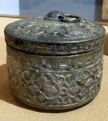 Capsa &agrave;rabiga. Segle XI-XII. Procedeix de Santa Maria de Llad&oacute;