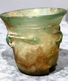 Lipsanoteca. Segle XI. Procedeix de Santa Maria de Llad&oacute;. Actualment, al Museu d'Art de Girona