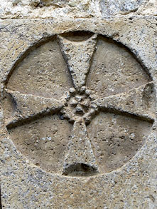 Relleu a l'església de Sant Vicenç