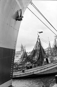 Embarcacions al port de Palamós. 1975