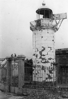 Efectes dels bombardeigs a l'edifici del far de Palamós. 1939-1940