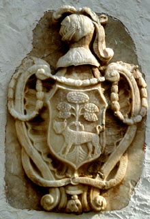 Detall de la façana de l'ermita de Santa Maria de Bell-lloc