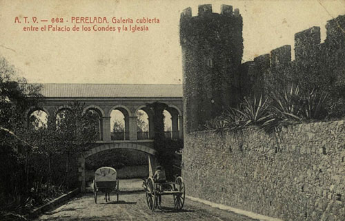 Galeria coberta entre el Palau dels comtes i l'església de Peralada. Ca. 1936