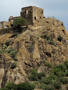 El castell de Quermançó des del sud-oest