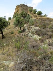 Camí de pujada al castell de Quermançó
