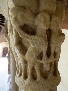 Capitell. Restes del claustre romànic del monestir