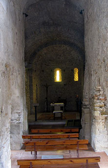 Interior de la nau de l'església de Sant Joan de Bellcaire