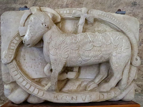 Relleu de l'Agnus Dei, del Mestre de Cabestany