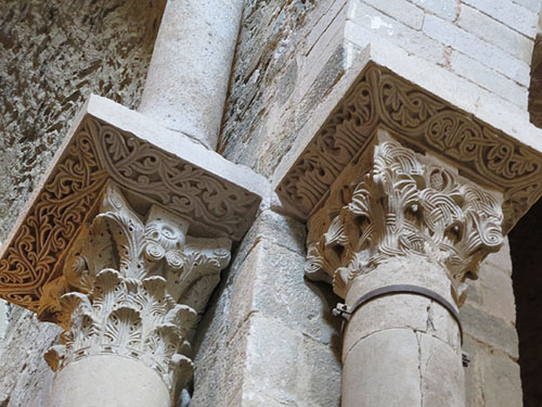 Capitells de la nau de Sant Pere de Rodes