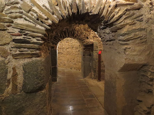 Cripta de l'església de Sant Pere de Rodes