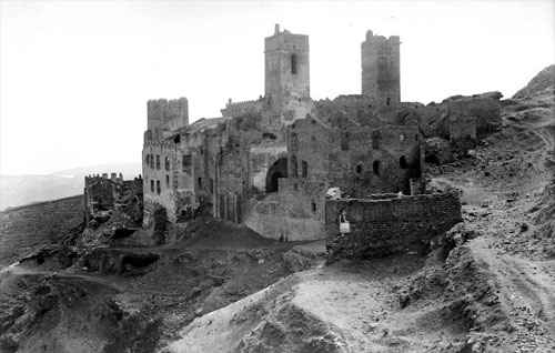 Monestir de Sant Pere de Rodes. Fotografia presa entre 1889 i 1916