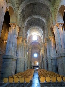 Nau de l'església de Sant Pere de Rodes